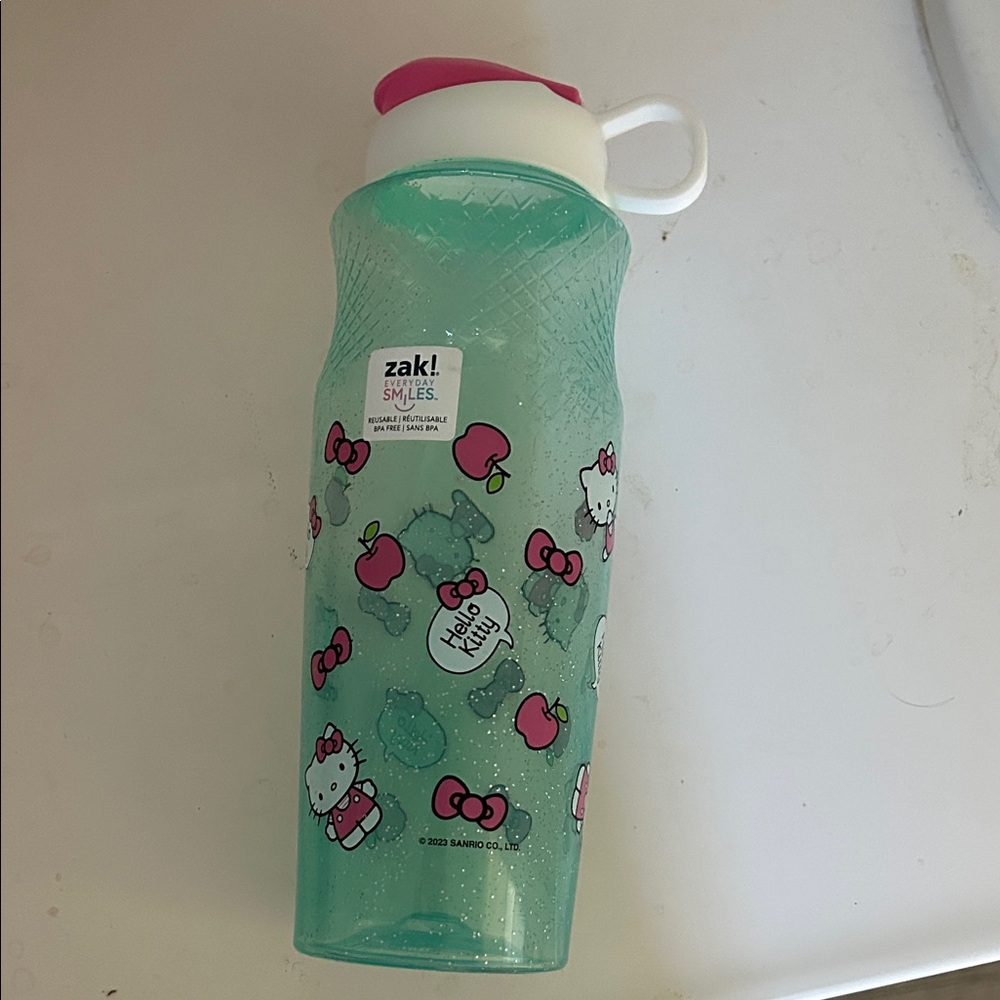 🩷2 for $20🩷 Hello Kitty Green Water Bottle